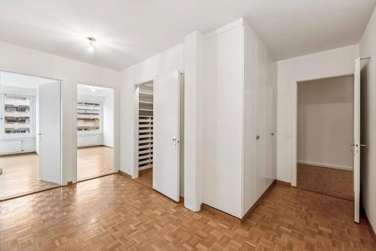 Apartment for rent - Photo 3 of 11