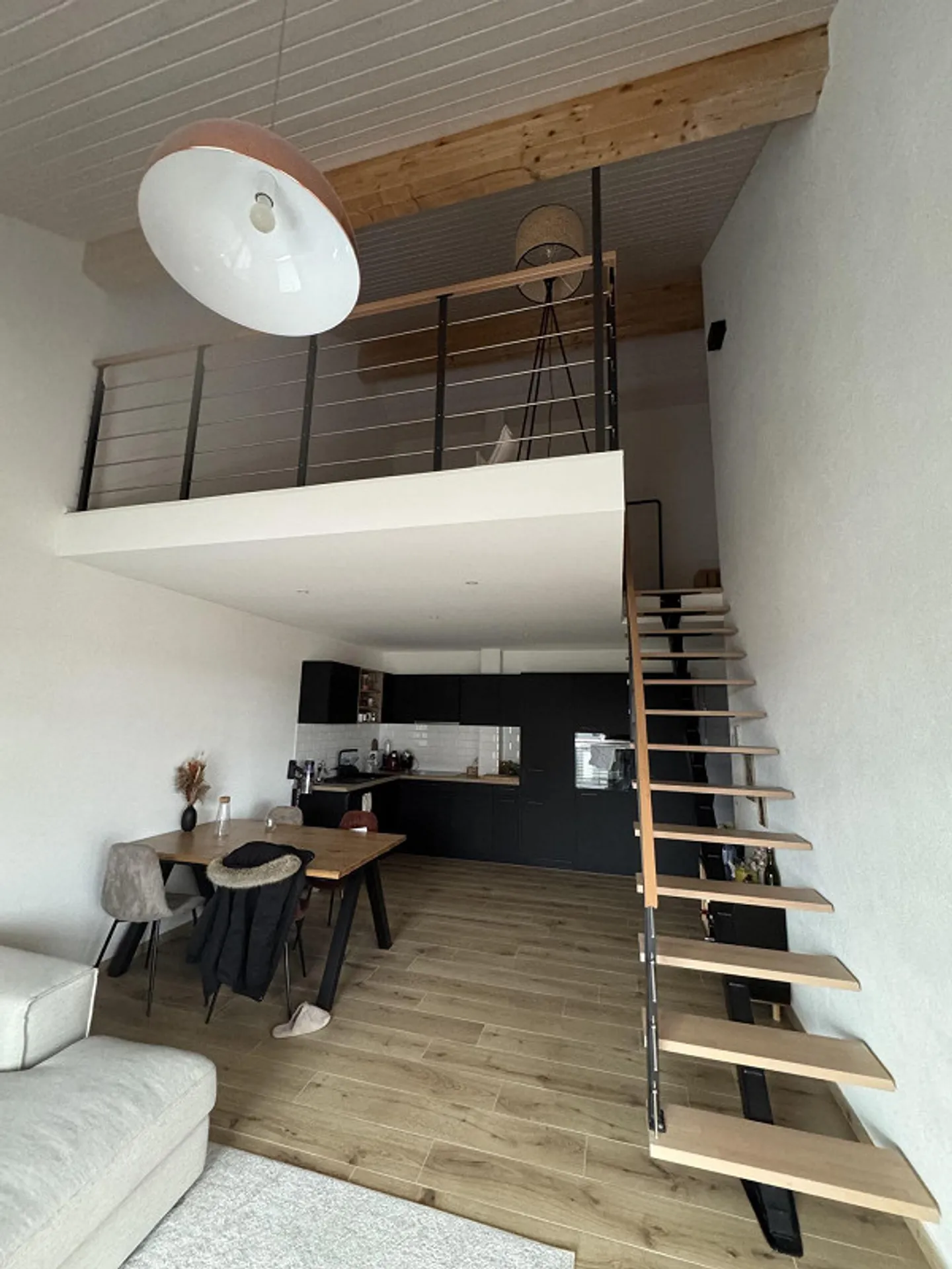 2.5-room apartment with mezzanine for rent - Photo 2 of 4