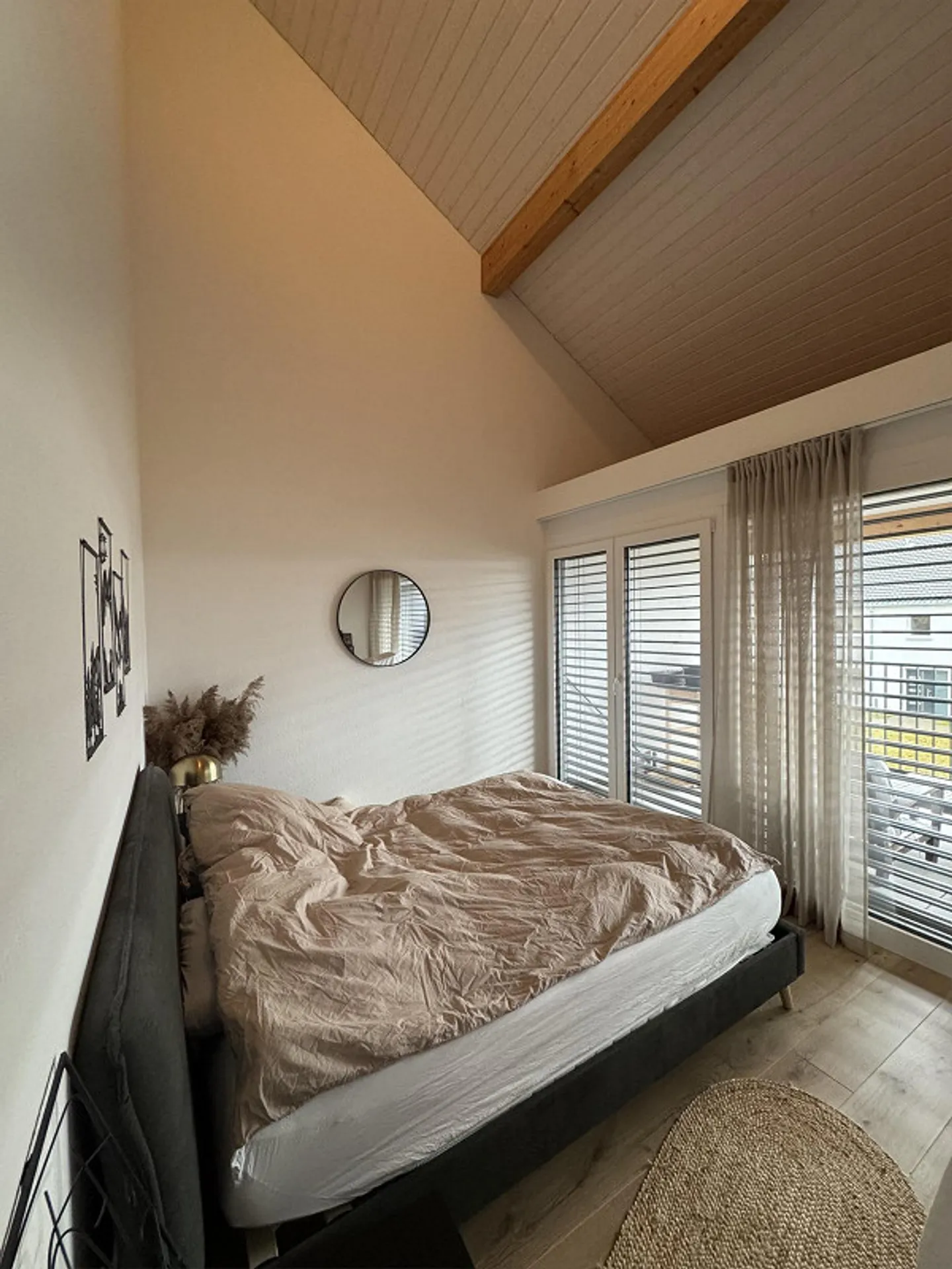 2.5-room apartment with mezzanine for rent - Photo 3 of 4