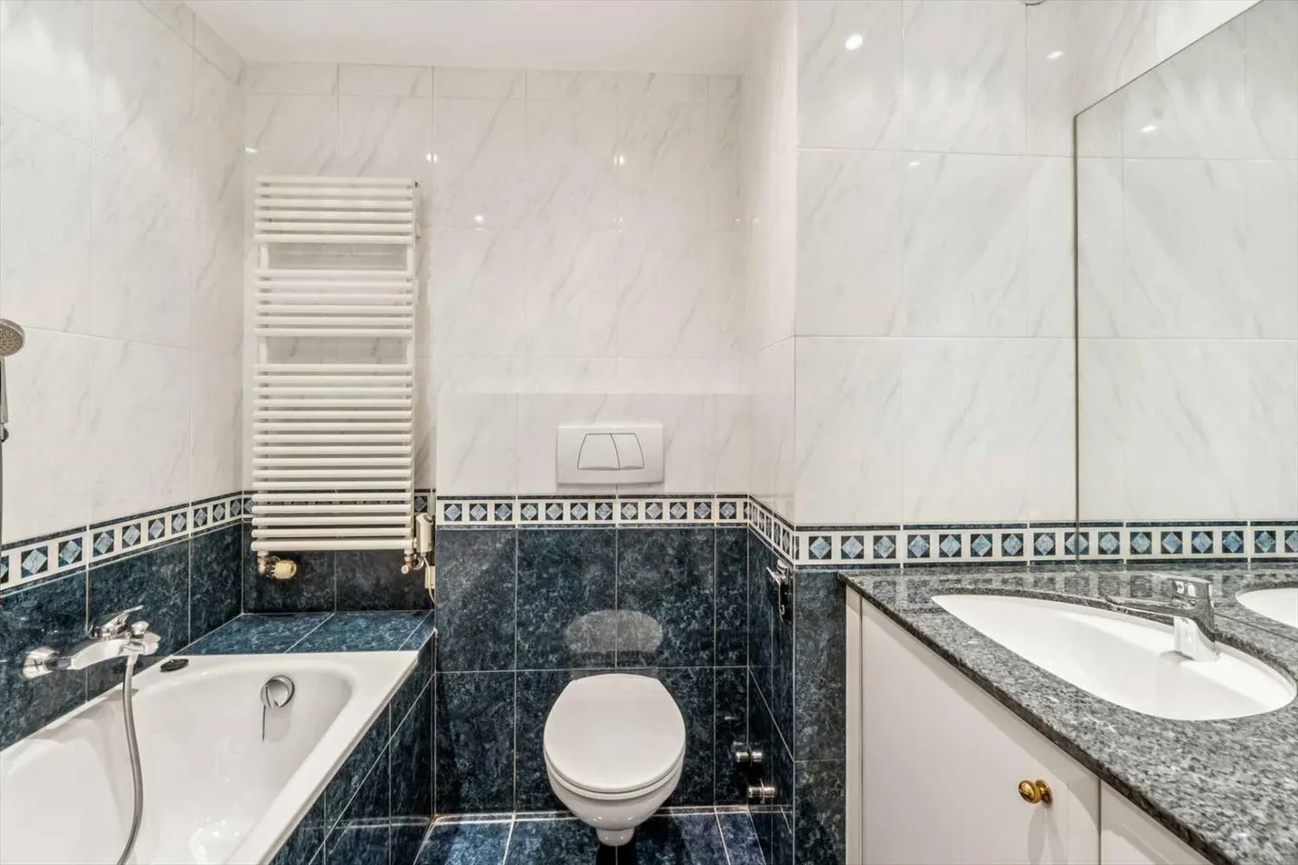 Apartment for rent - Photo 10 of 11