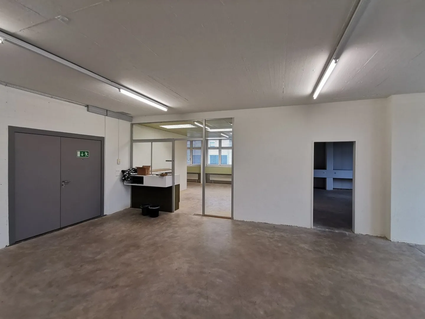 Büro-/Lagerfläche mit viel Licht und direktem Zugang zum Warenlift - Foto 1 von 10