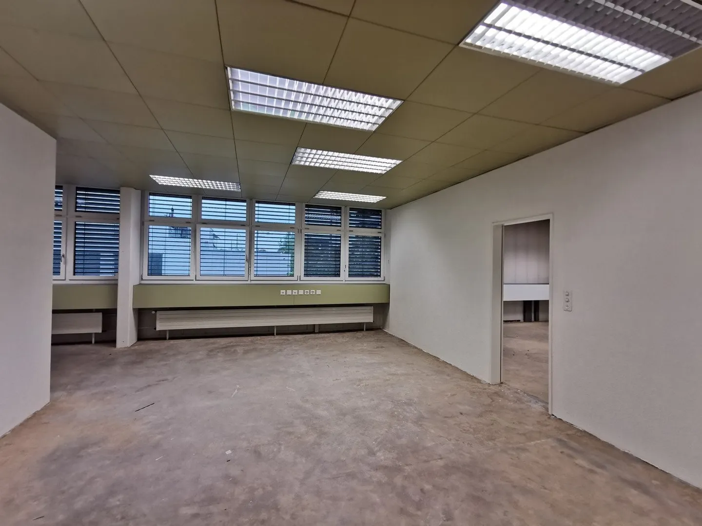 Büro-/Lagerfläche mit viel Licht und direktem Zugang zum Warenlift - Foto 2 von 10