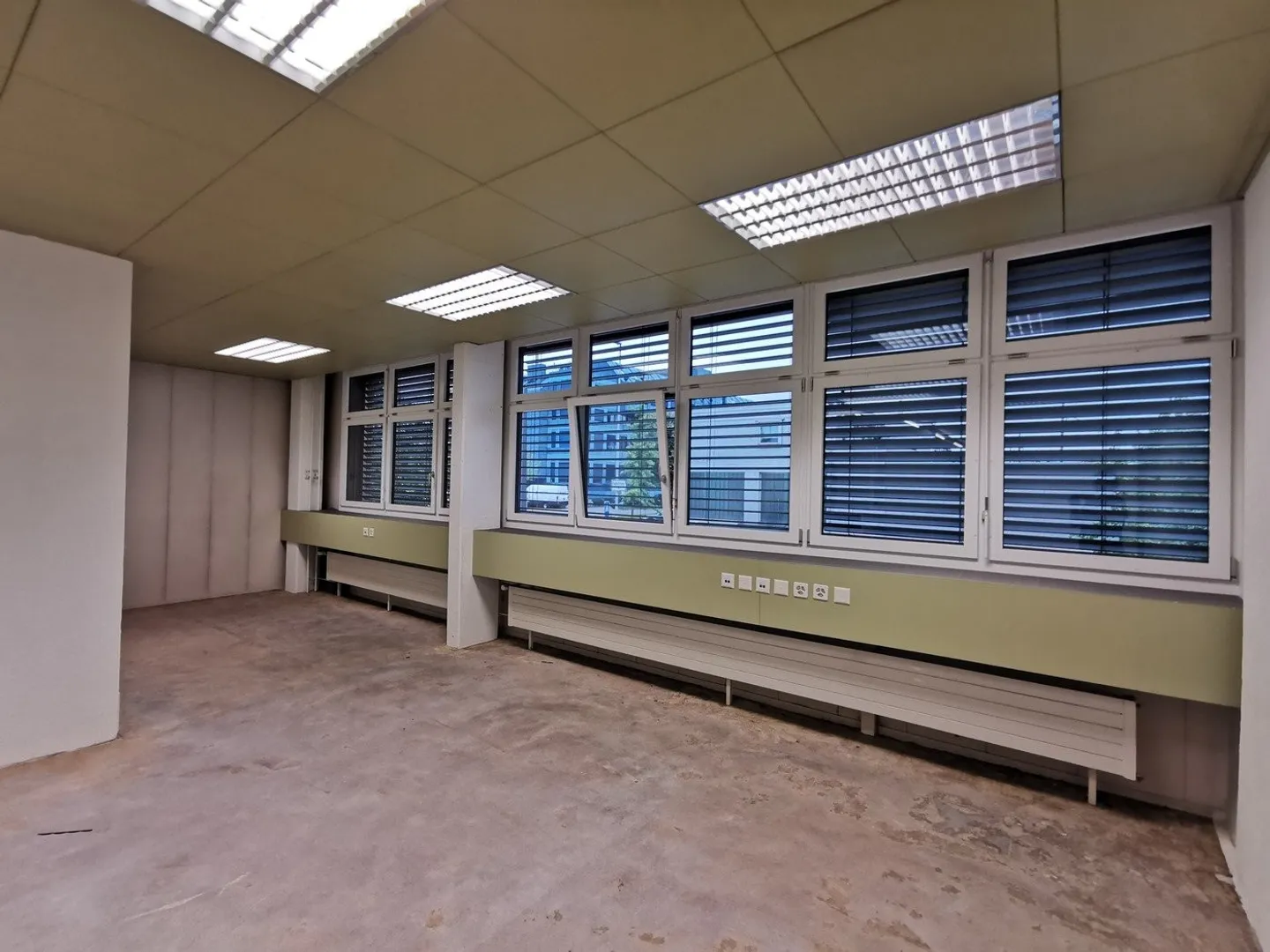 Büro-/Lagerfläche mit viel Licht und direktem Zugang zum Warenlift - Foto 3 von 10