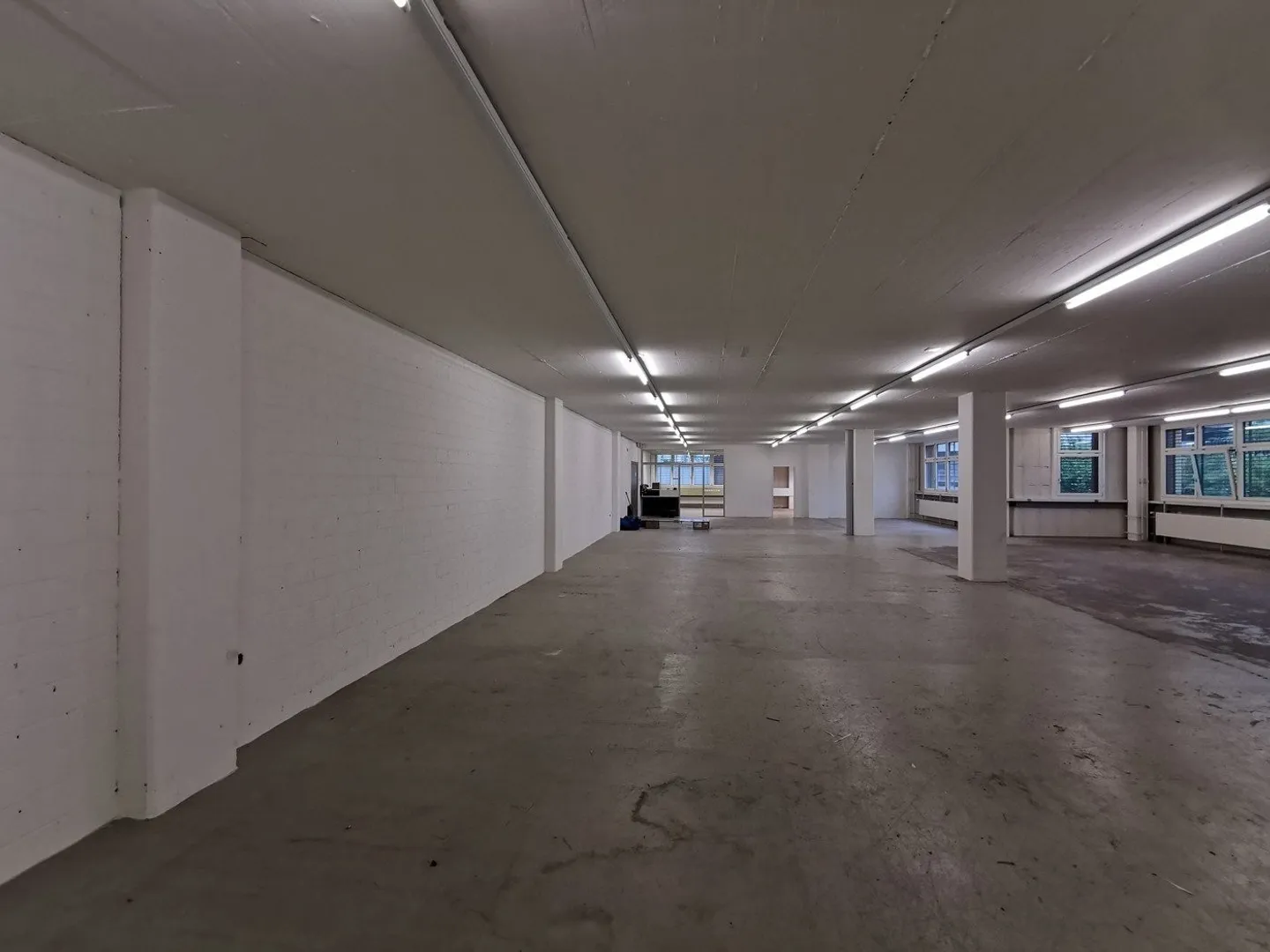Büro-/Lagerfläche mit viel Licht und direktem Zugang zum Warenlift - Foto 7 von 10