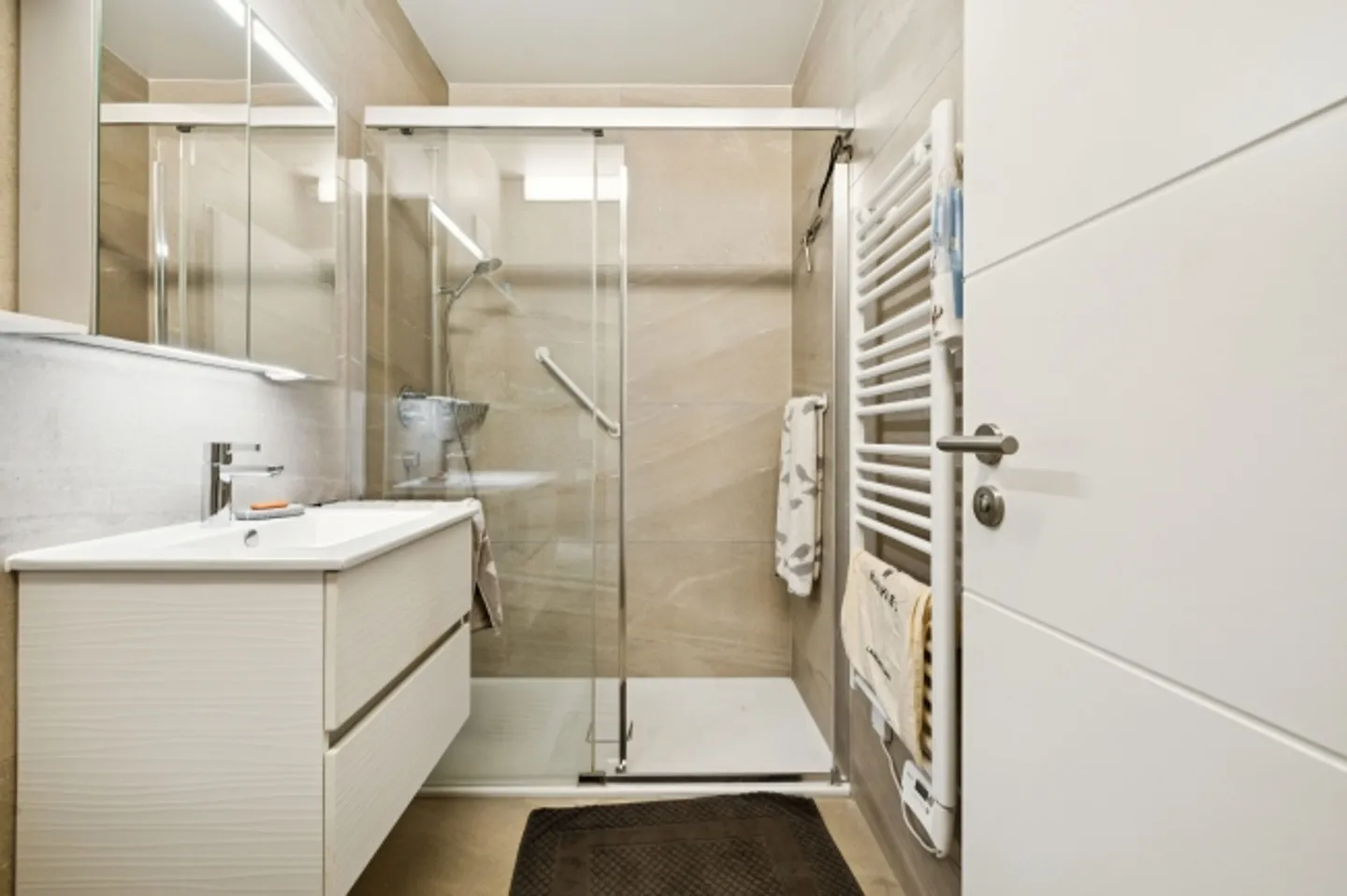 Modern 3.5-Room Garden Apartment in Corseaux - Photo 12 of 13