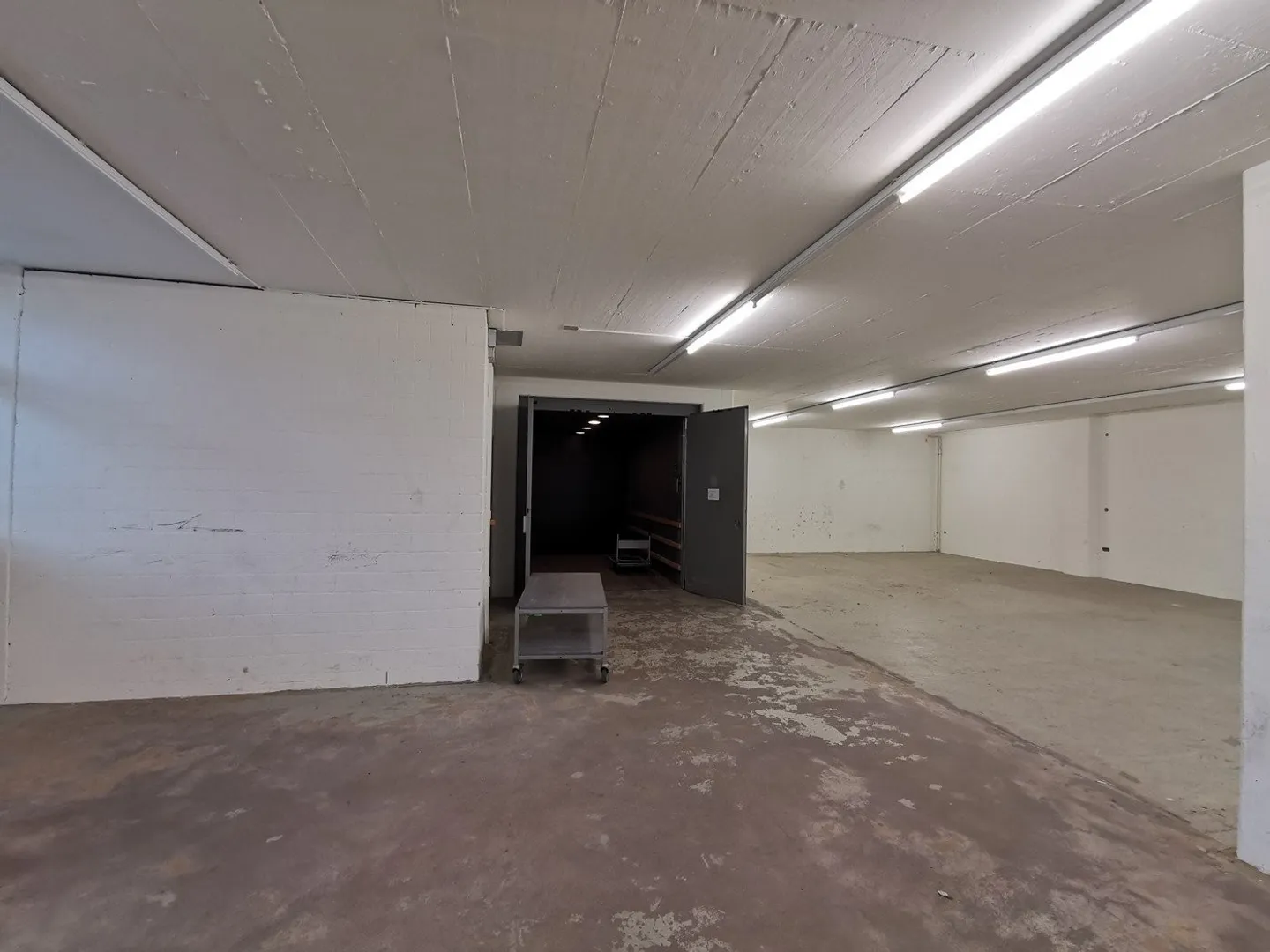 Büro-/Lagerfläche mit viel Licht und direktem Zugang zum Warenlift - Foto 9 von 10