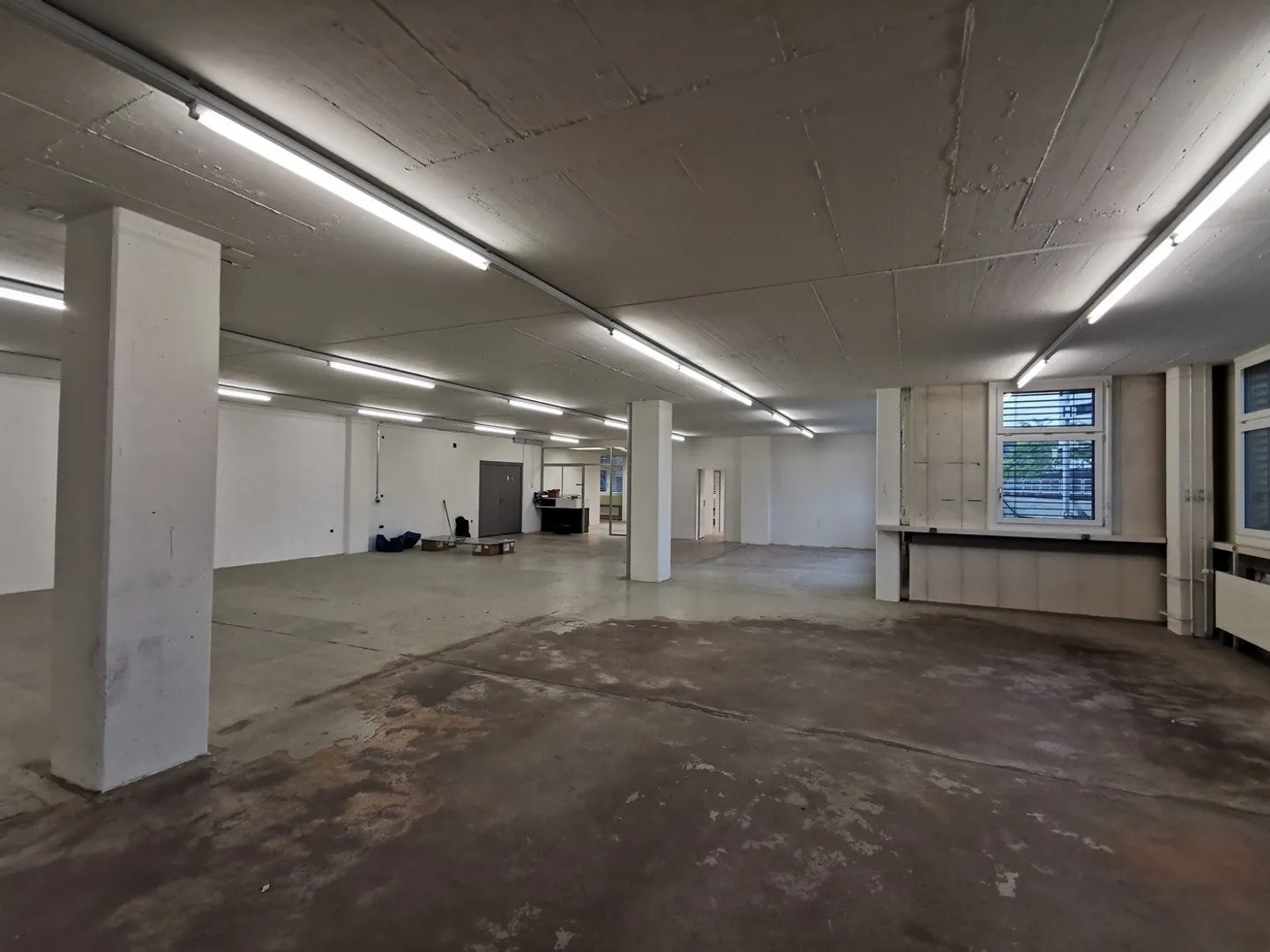 Büro-/Lagerfläche mit viel Licht und direktem Zugang zum Warenlift - Foto 6 von 10
