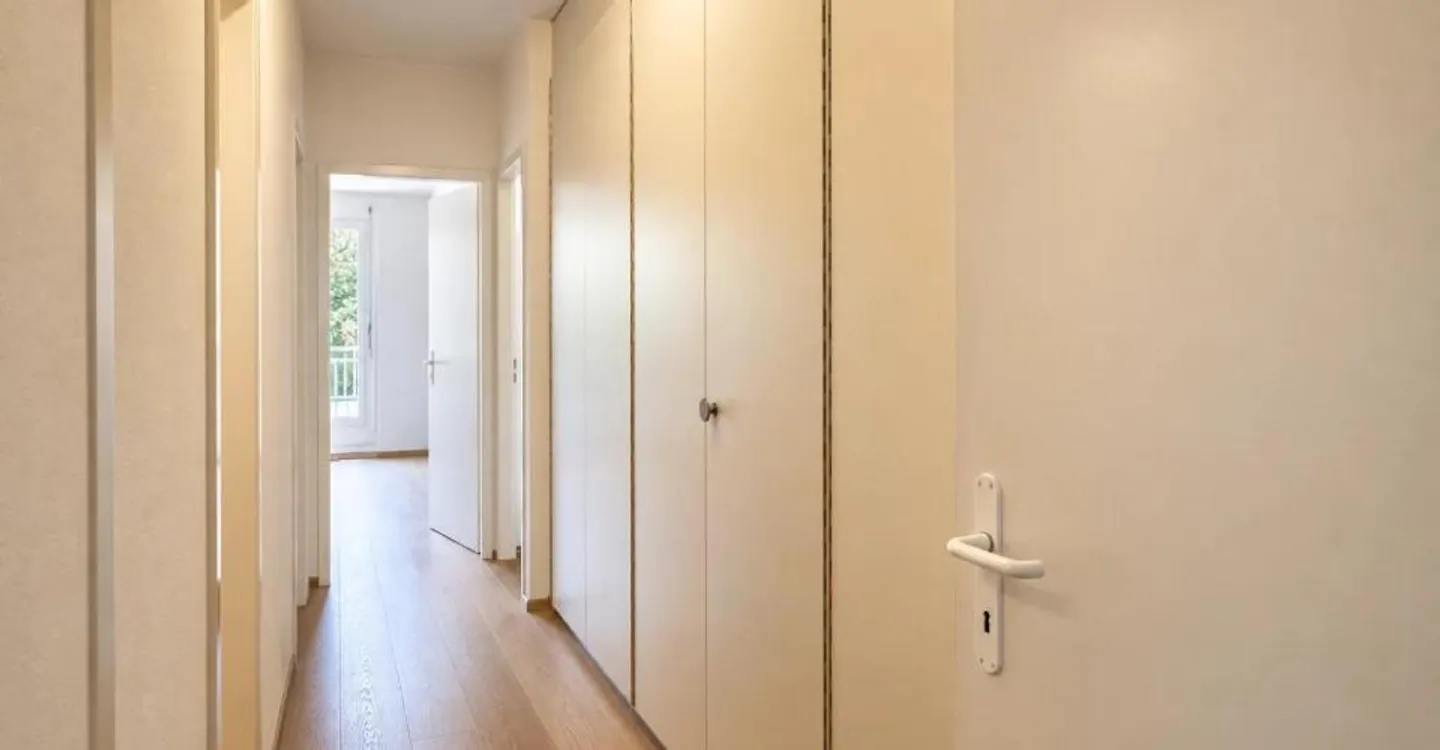 Elegant 4-Room Apartment with Balcony - Photo 5 of 7