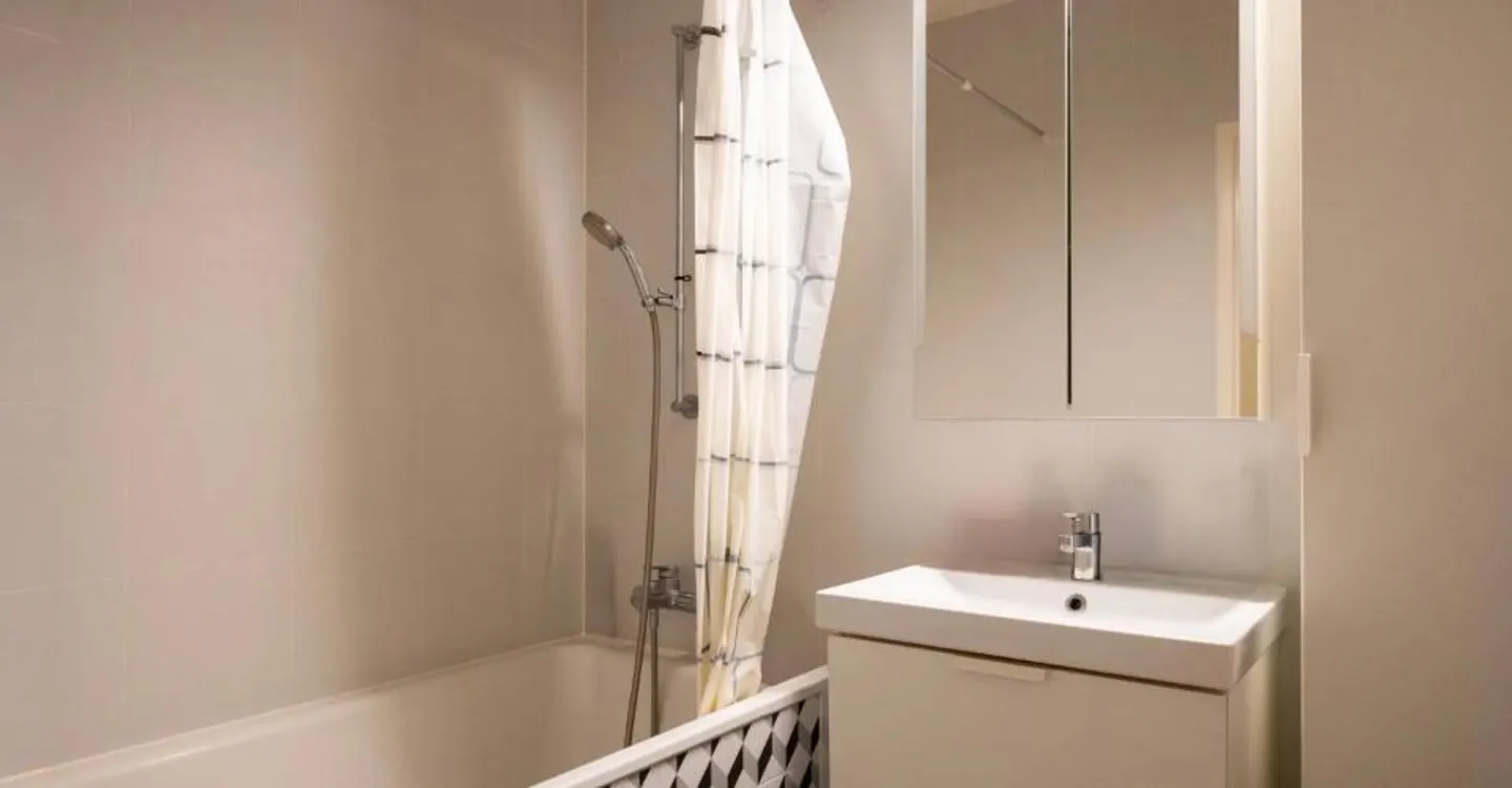 Elegant 4-Room Apartment with Balcony - Photo 7 of 7