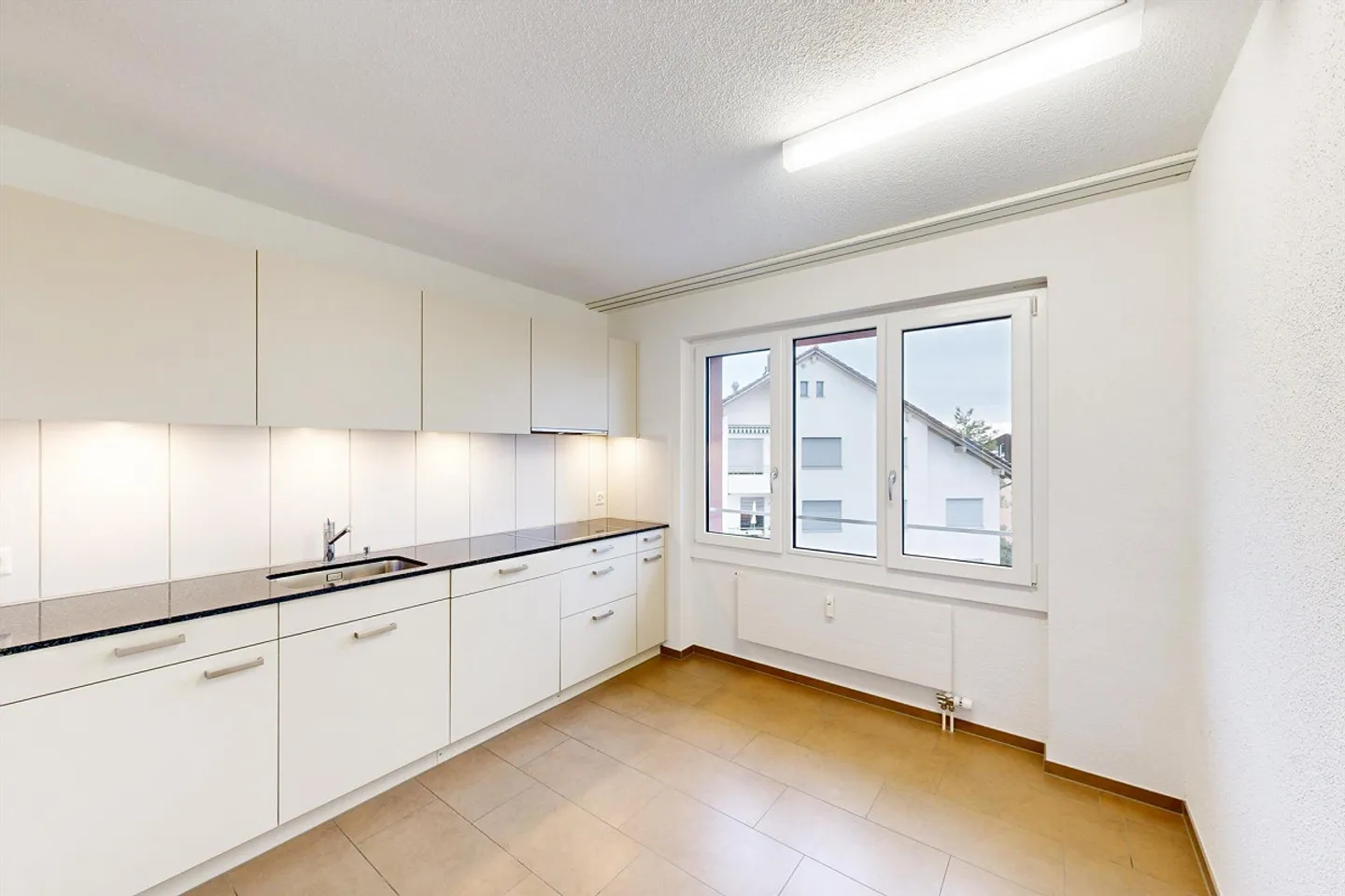 Modern 4.5 Room Apartment - Photo 3 of 13