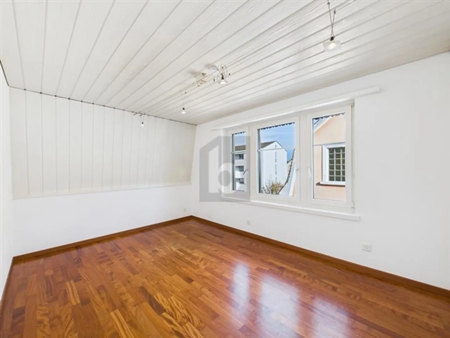 Charming, with its own air conditioning - Photo 4 of 6