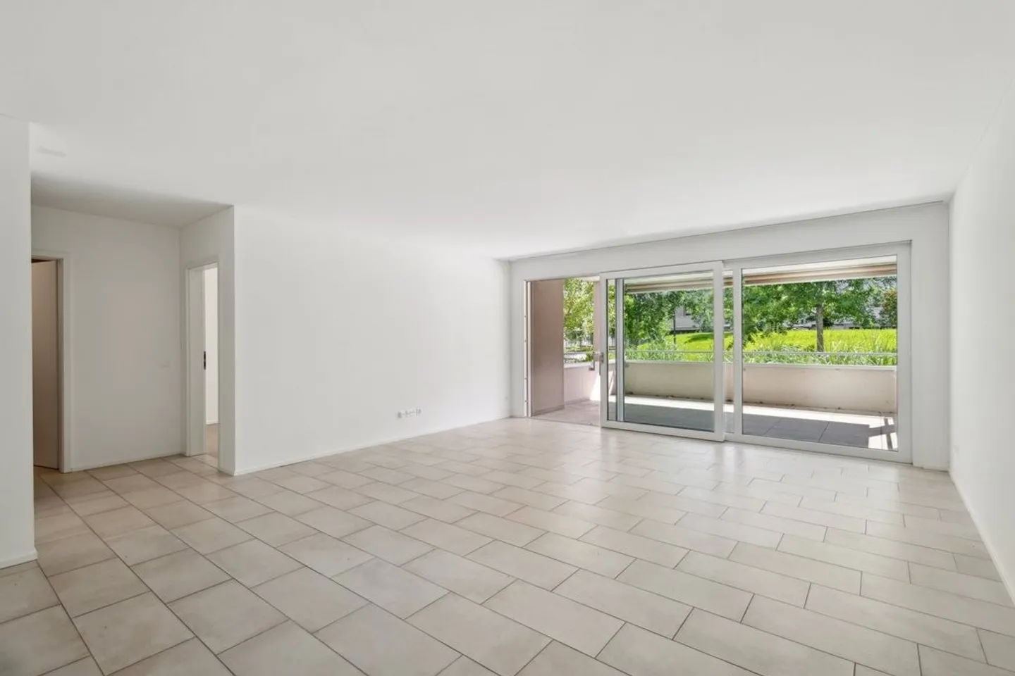 3.5 Room Apartment - Photo 3 of 9