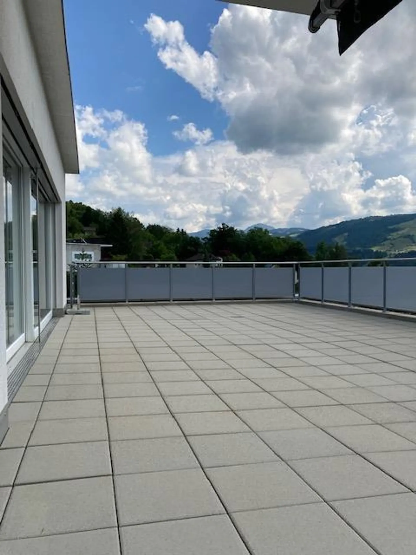 In affitto casa a terrazza 5.5 stanze in una bella posizione. - Foto 4 di 18