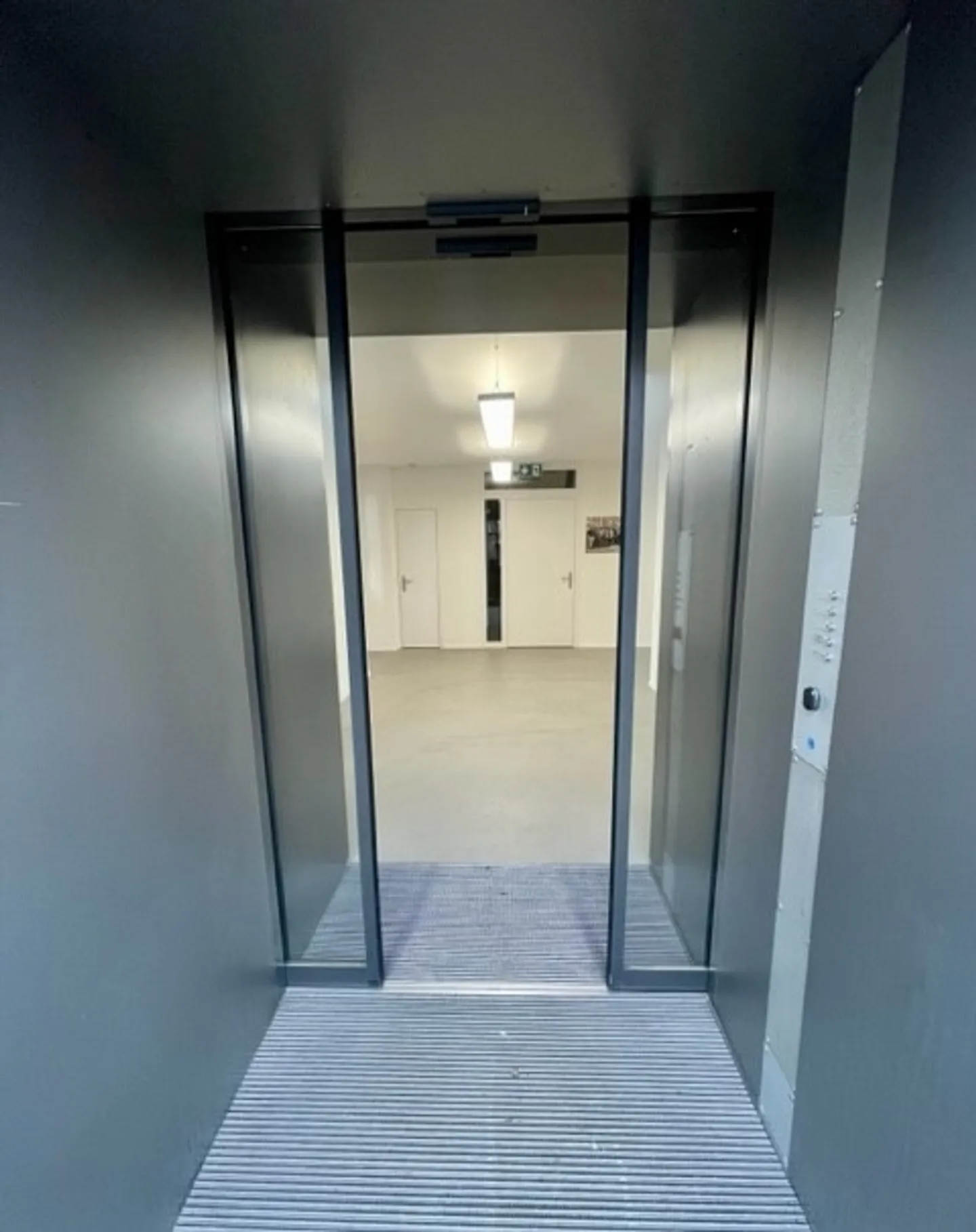 Spazio commerciale attraente al piano terra in una posizione centrale - Foto 13 di 14
