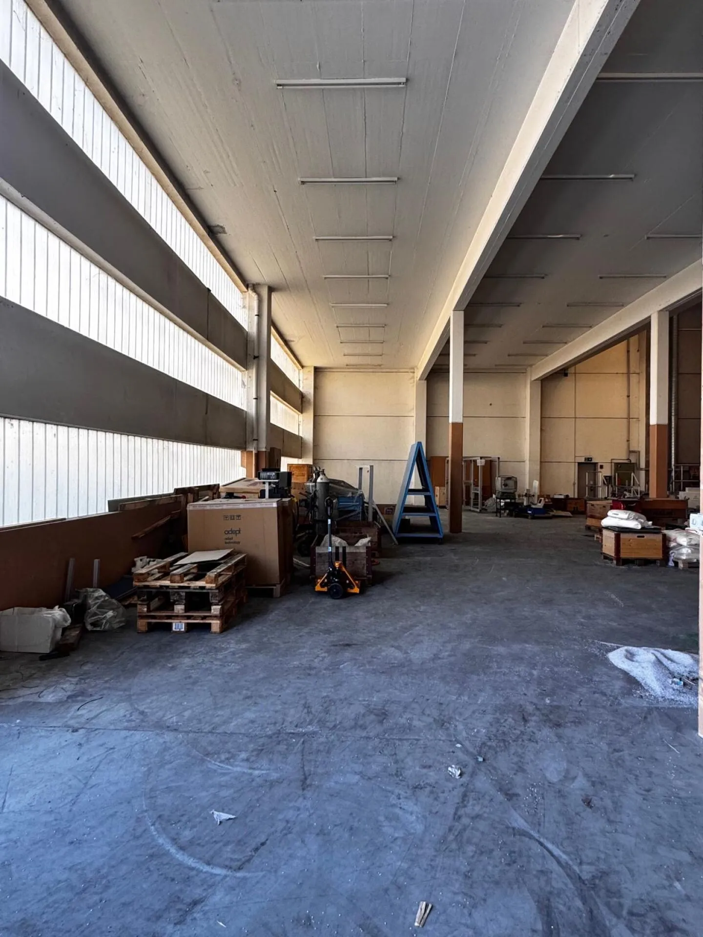 Sala di stoccaggio / artigianato di 477 m² in affitto a Conthey - Foto 2 di 6