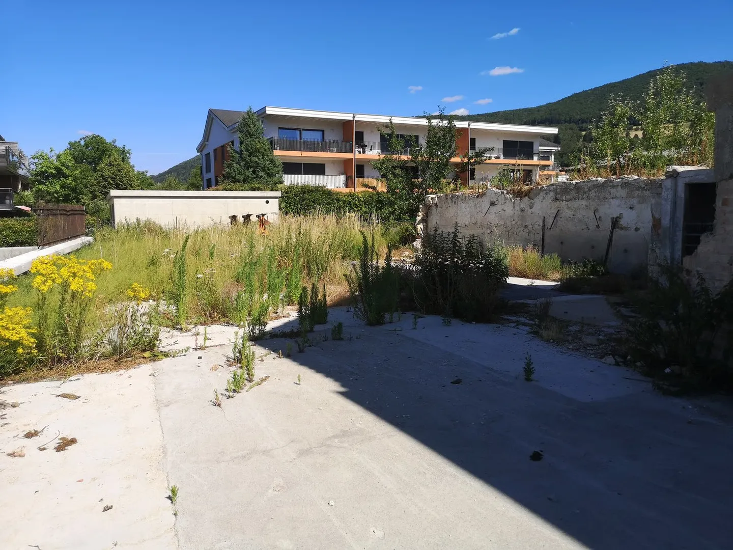 Maison individuelle à rénover complément au centre du village - Foto 8 di 11