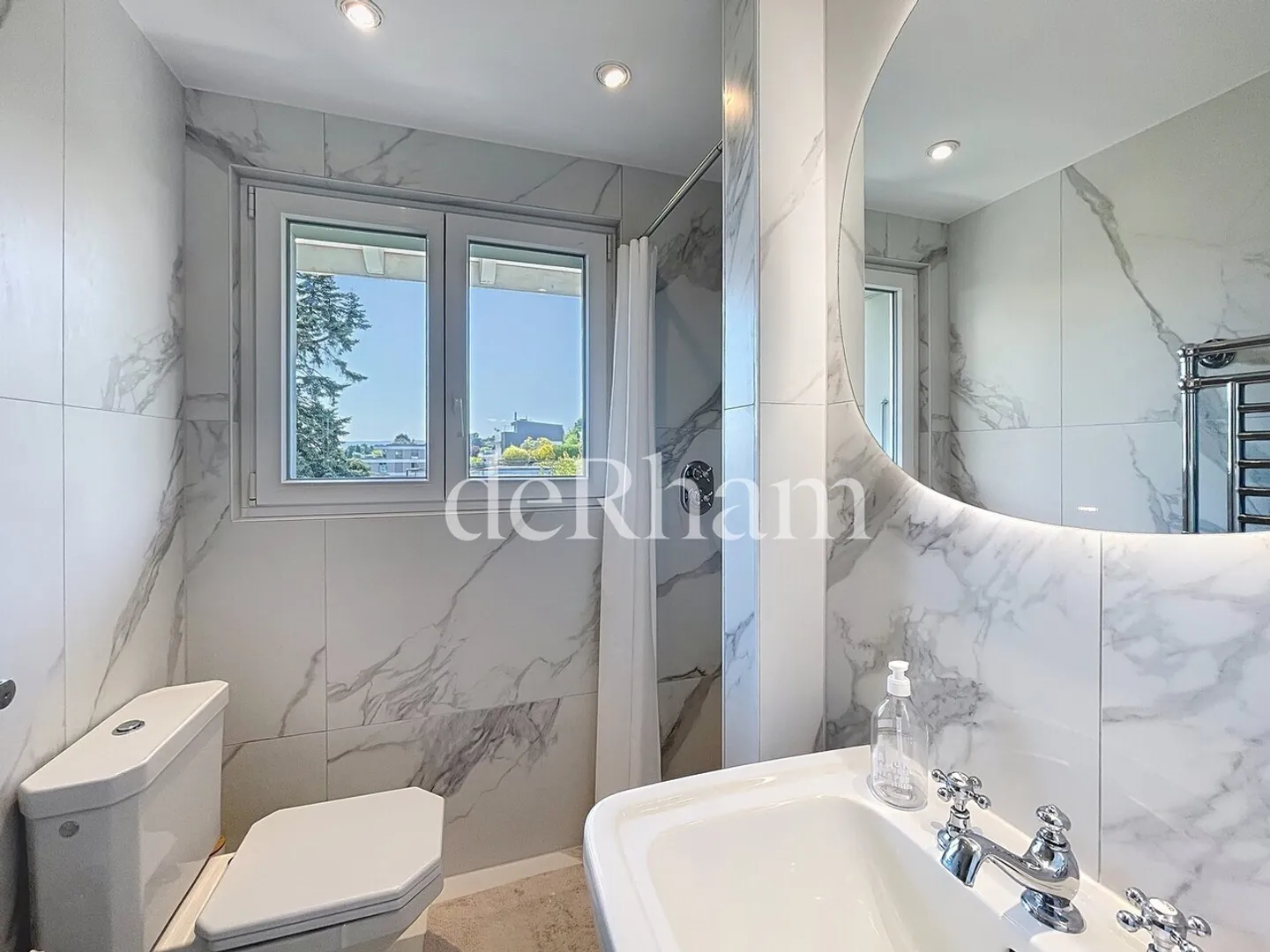 PULLY - Magnificent Detached Villa of approx. 347m2 in a Residential Area - Photo 4 of 13