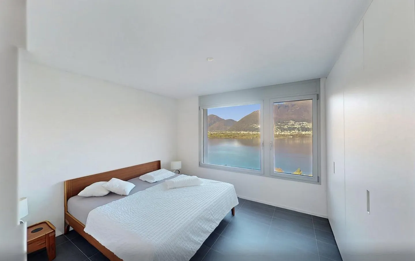 Élégante maison avec vue sur le lac et terrasse - Photo 9 sur 24