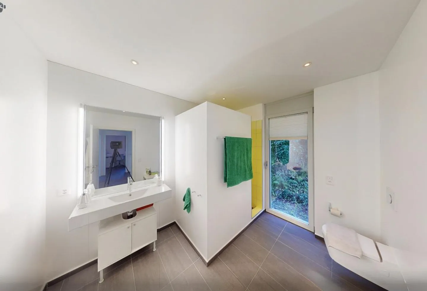 Élégante maison avec vue sur le lac et terrasse - Photo 11 sur 24