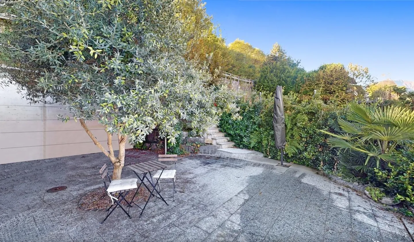 Élégante maison avec vue sur le lac et terrasse - Photo 13 sur 24