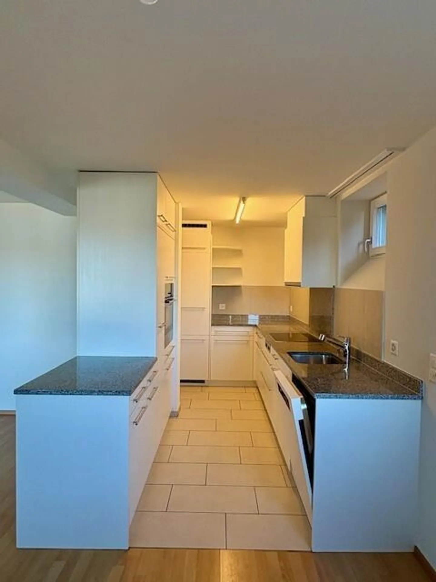 In una posizione fantastica con terrazza e vista parziale sul lago! - Foto 1 di 10