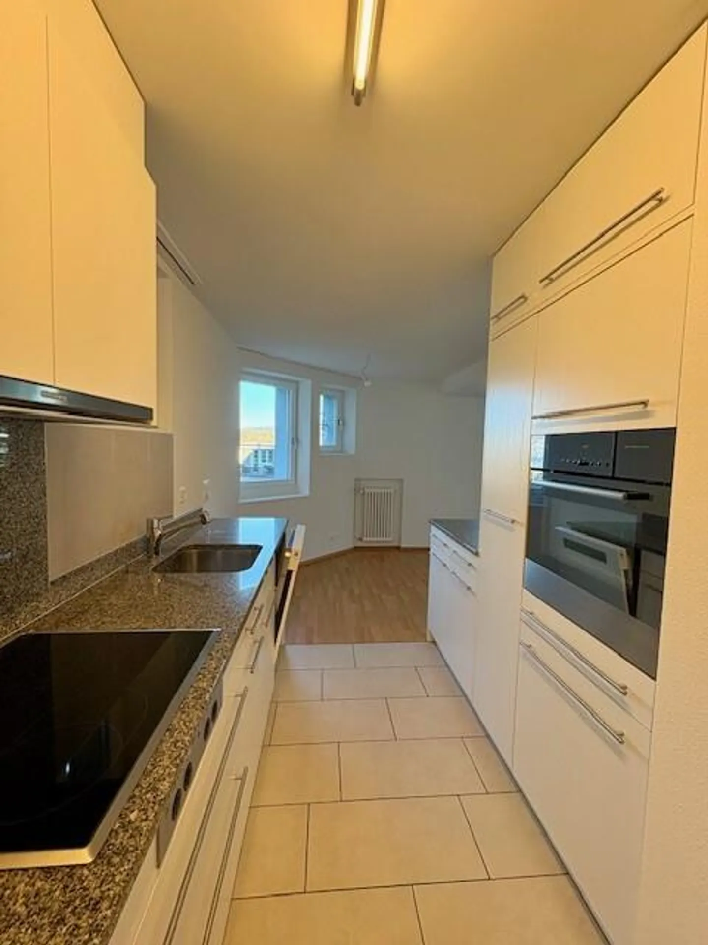 In una posizione fantastica con terrazza e vista parziale sul lago! - Foto 2 di 10