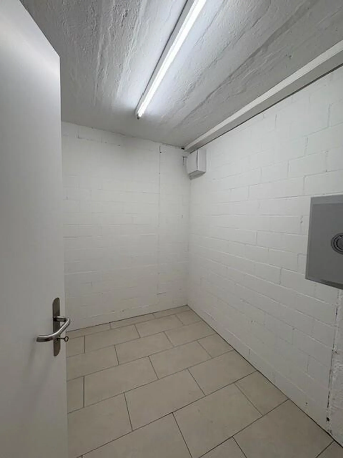 In una posizione fantastica con terrazza e vista parziale sul lago! - Foto 9 di 10