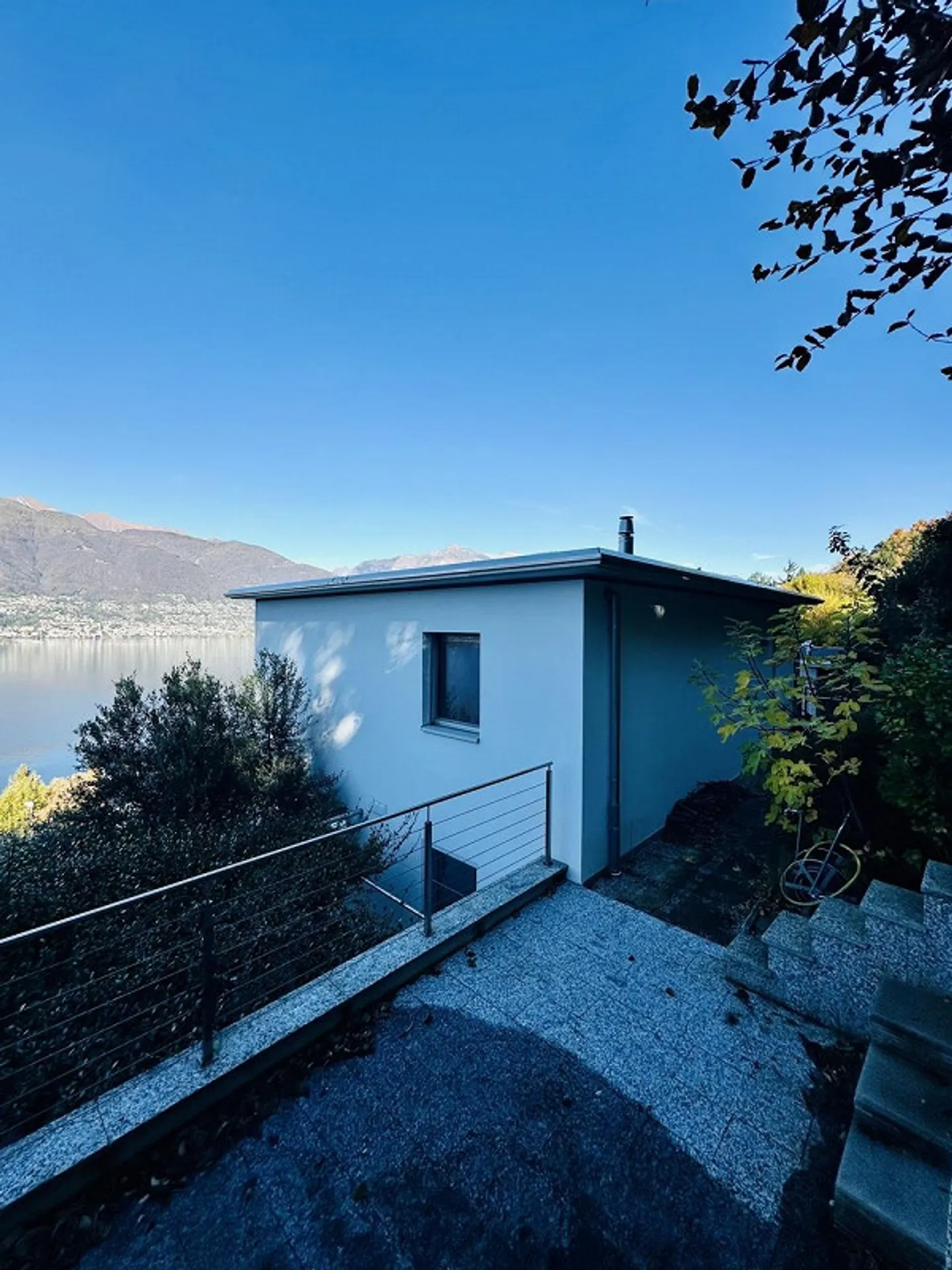 Élégante maison avec vue sur le lac et terrasse - Photo 16 sur 24