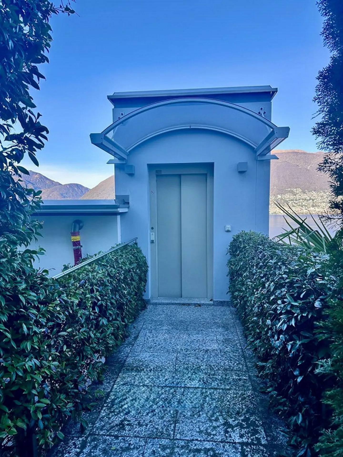 Élégante maison avec vue sur le lac et terrasse - Photo 20 sur 24