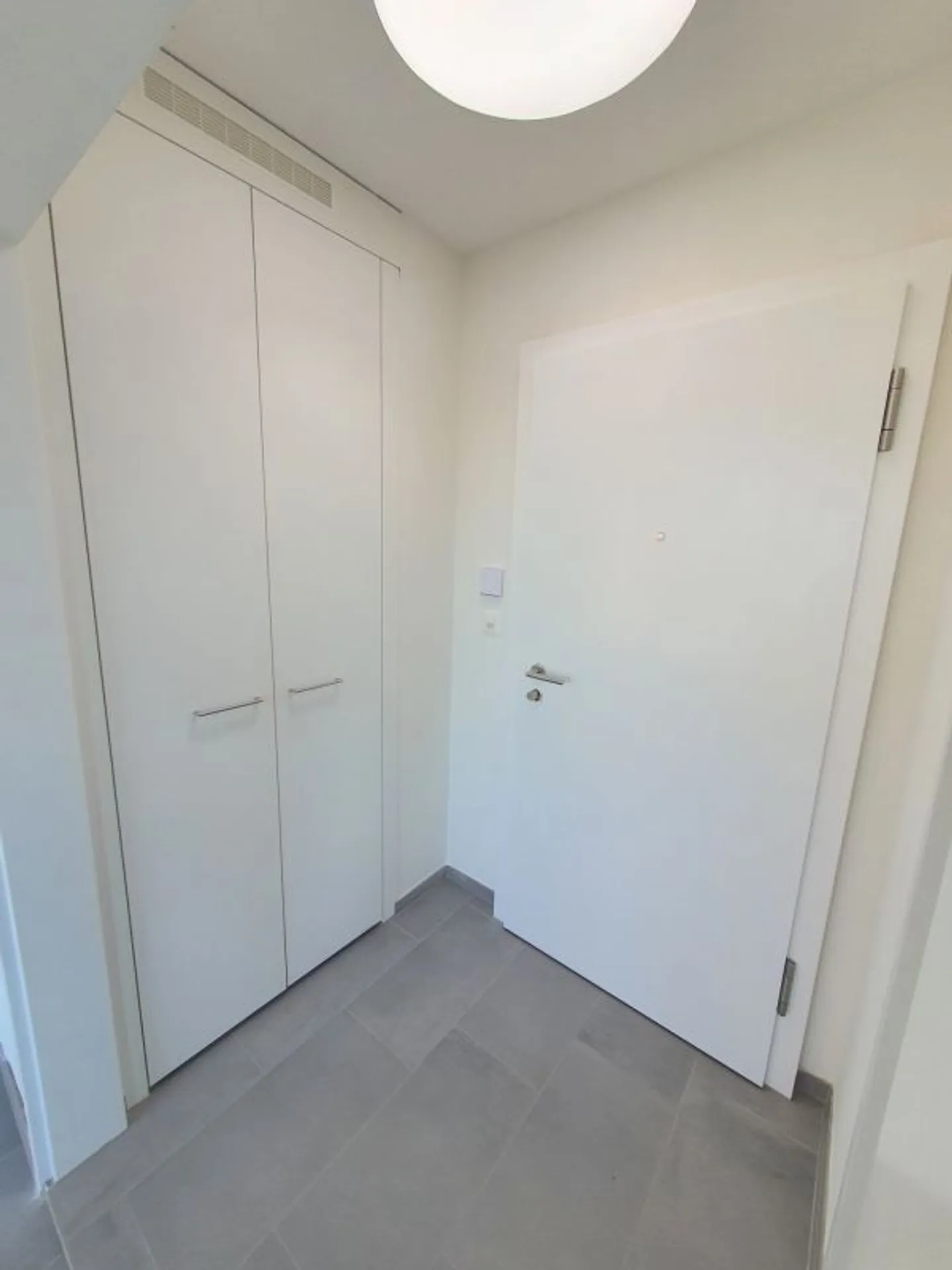 Modern 1 1/2-room attic apartment - Photo 2 of 4