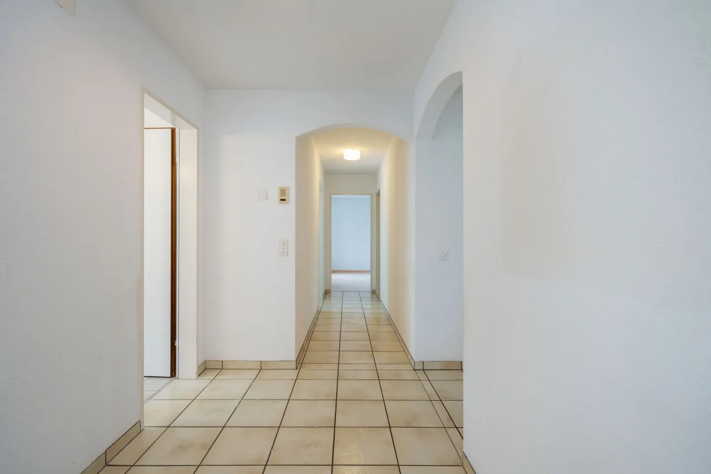 Casa bifamiliare - Appartamento duplex di 5½ stanze, appartamento giardino di 4½ stanze - Foto 17 di 28