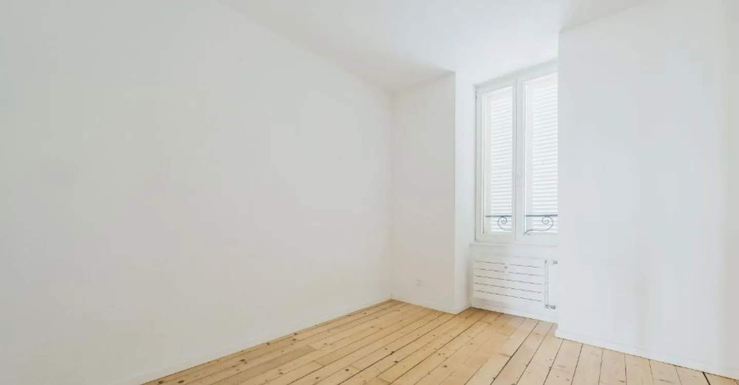 Charming Apartment Near Train Station - Photo 7 of 7