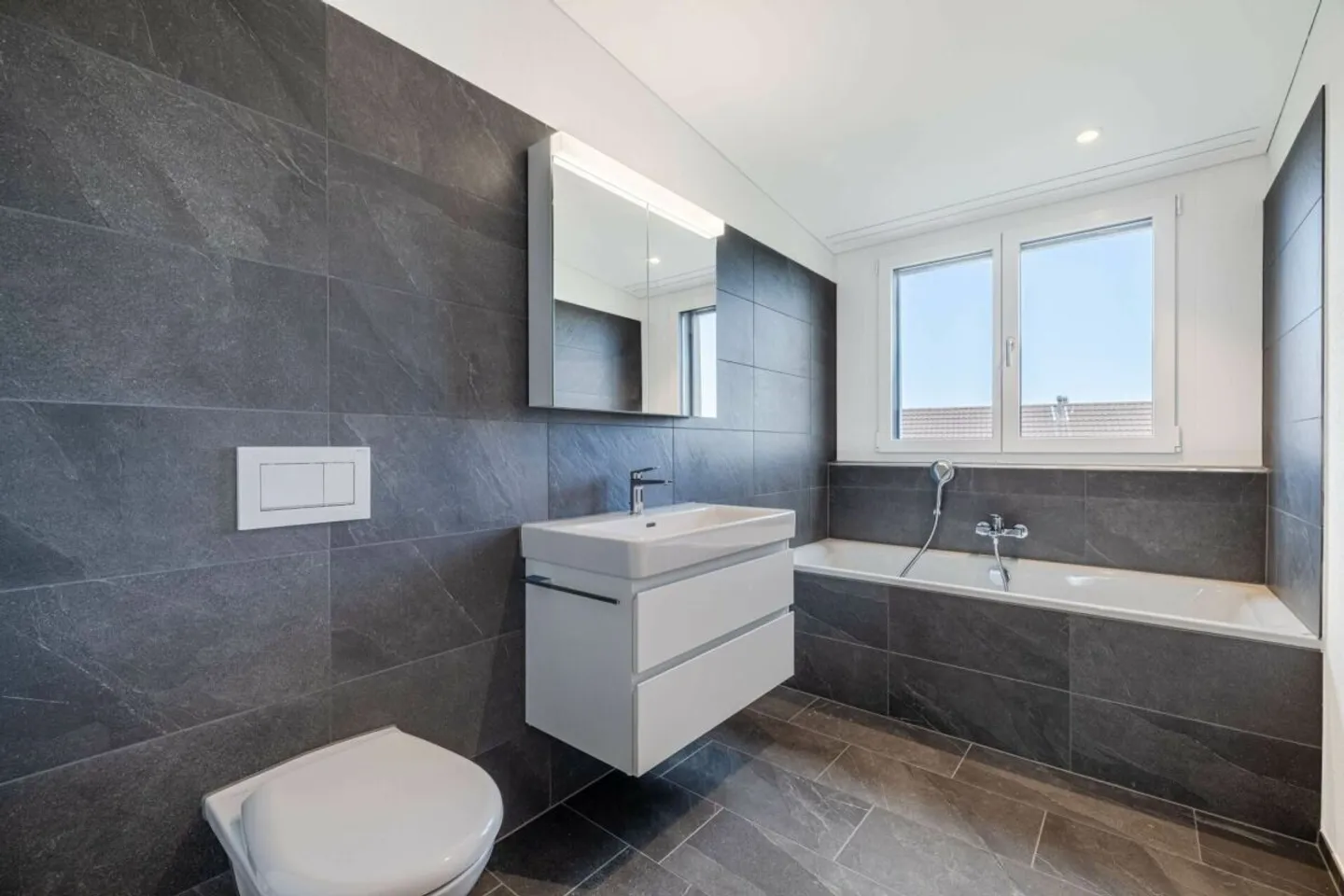 First occupancy 3.5-room new penthouse apartment - Photo 7 of 9