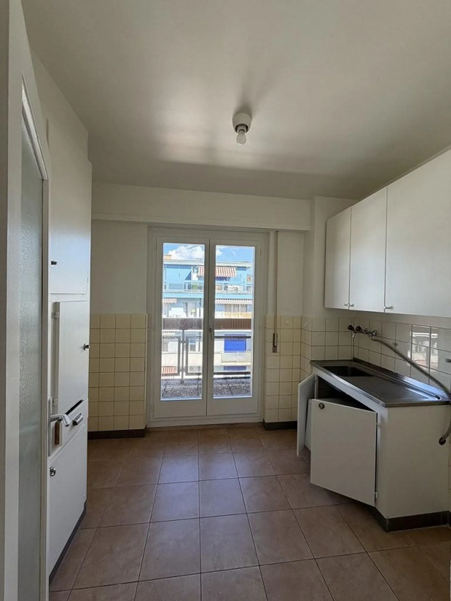 Appartamento di 2 stanze vicino al palazzo di Beaulieu - Foto 3 di 7