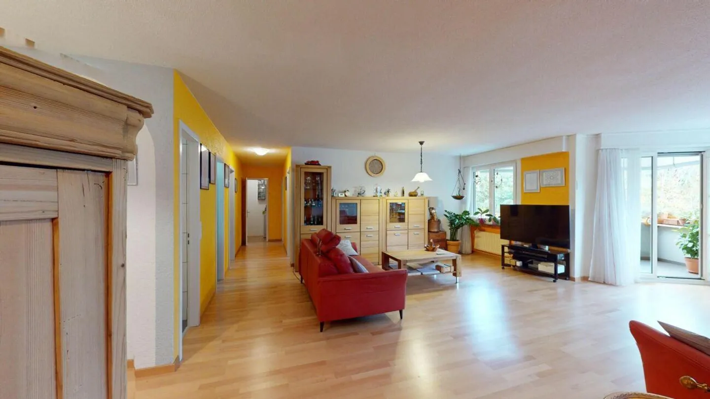 OBEN CASA - TRANQUILLA, SOLEGGIATA, VICINO ALLA NATURA: 4,5 STANZE CON BALCONE & LEGNO... - Foto 13 di 14