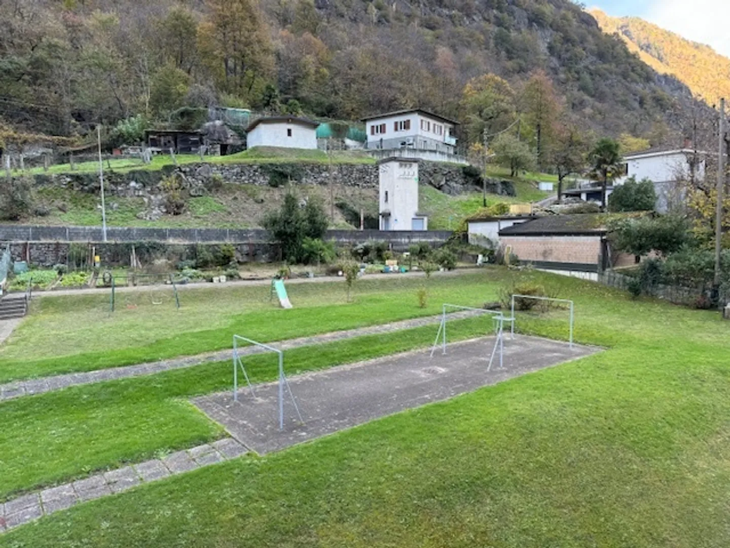 GIORNICO - Renovated 4-room apartment - 100 sqm - Photo 12 of 14