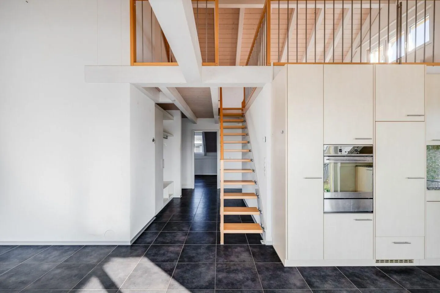 4.5-Room Apartment with Gallery - Photo 9 of 14