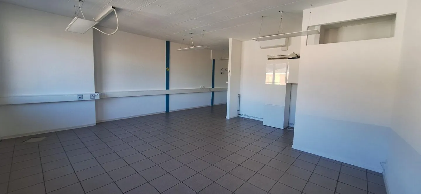 Commercial Property of 80 m2 - Photo 3 of 7