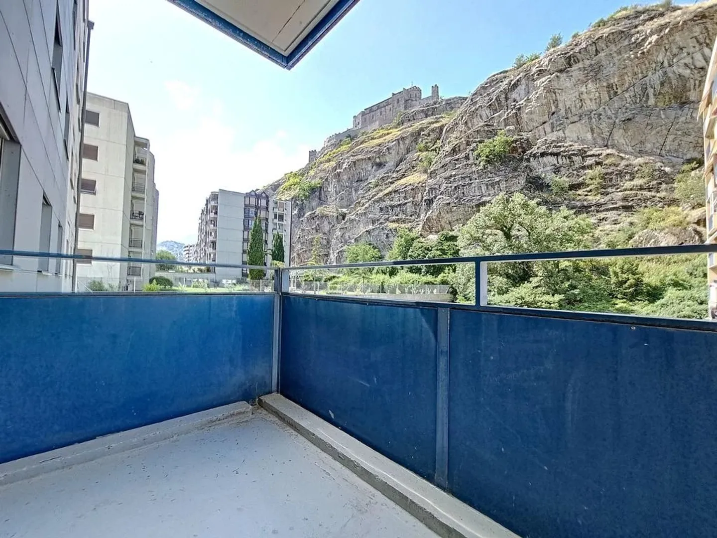 Studio rénové avec balcon - Photo 4 sur 4