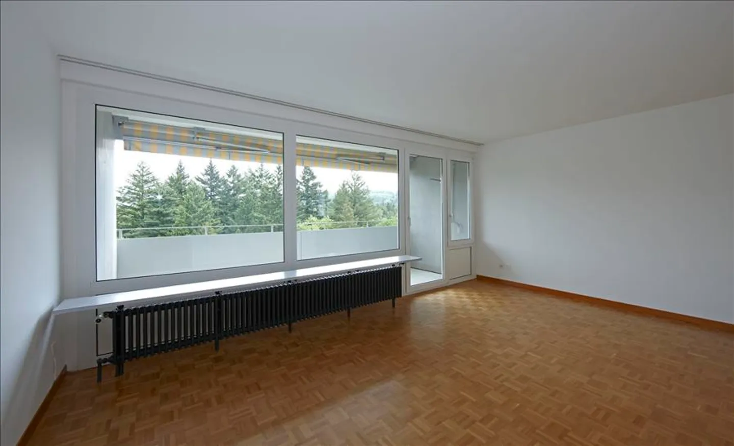 Appartamento moderno con balcone - Foto 1 di 8