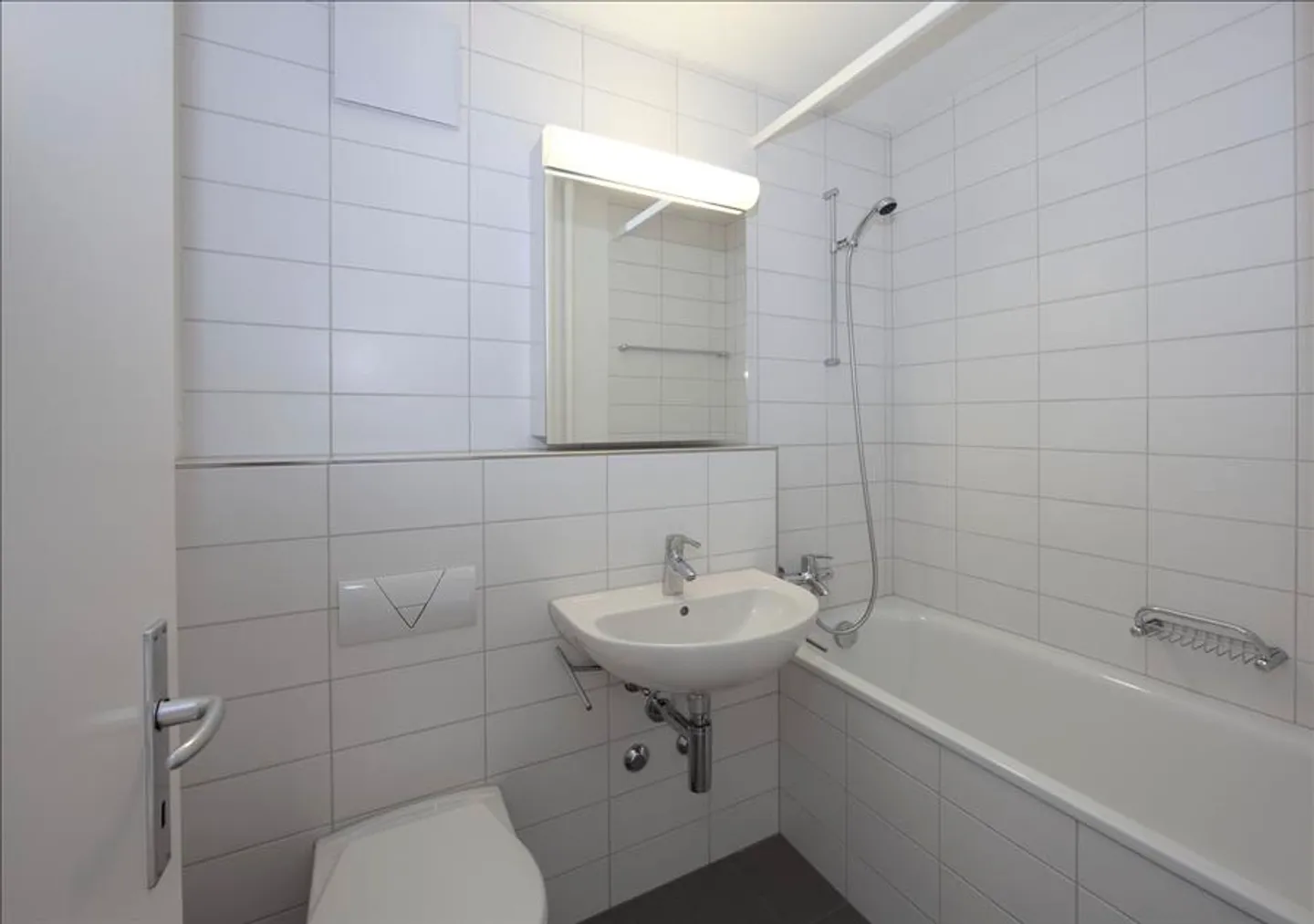 Appartamento moderno con balcone - Foto 6 di 8