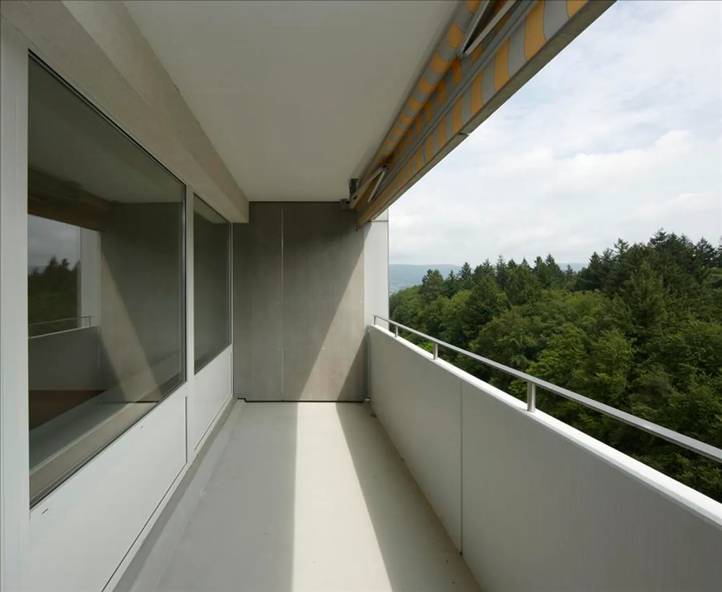 Appartamento moderno con balcone - Foto 8 di 8