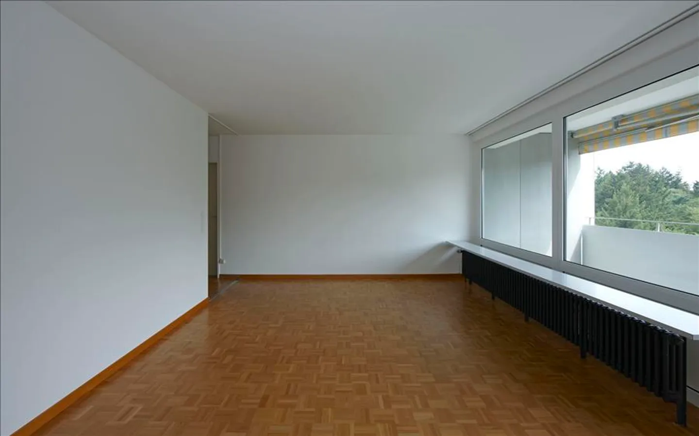 Appartamento moderno con balcone - Foto 4 di 8