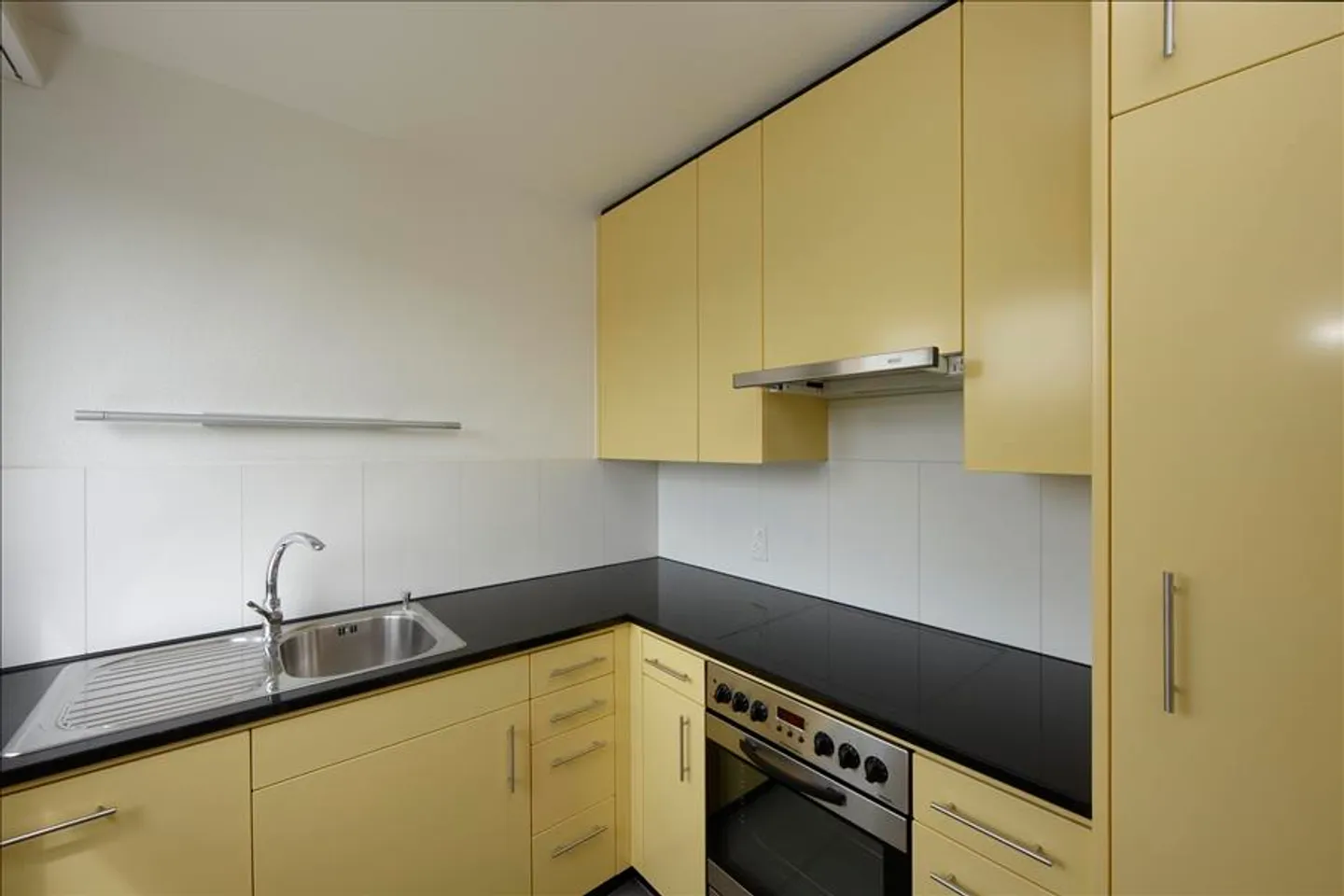 Appartamento moderno con balcone - Foto 5 di 8