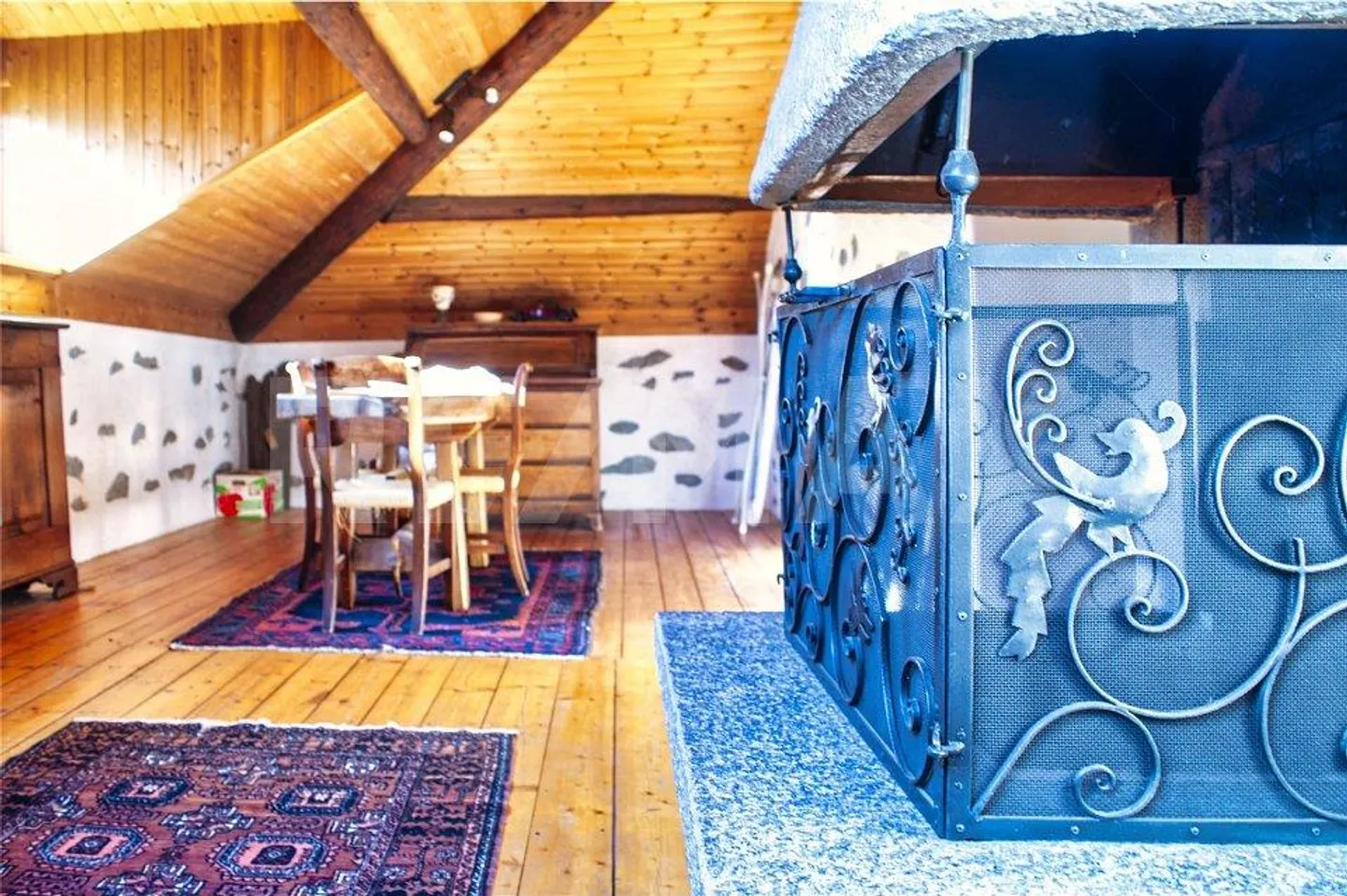 Casa con tre appartamenti - Foto 6 di 13