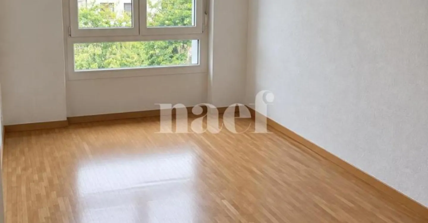 Apartment - Photo 4 of 11