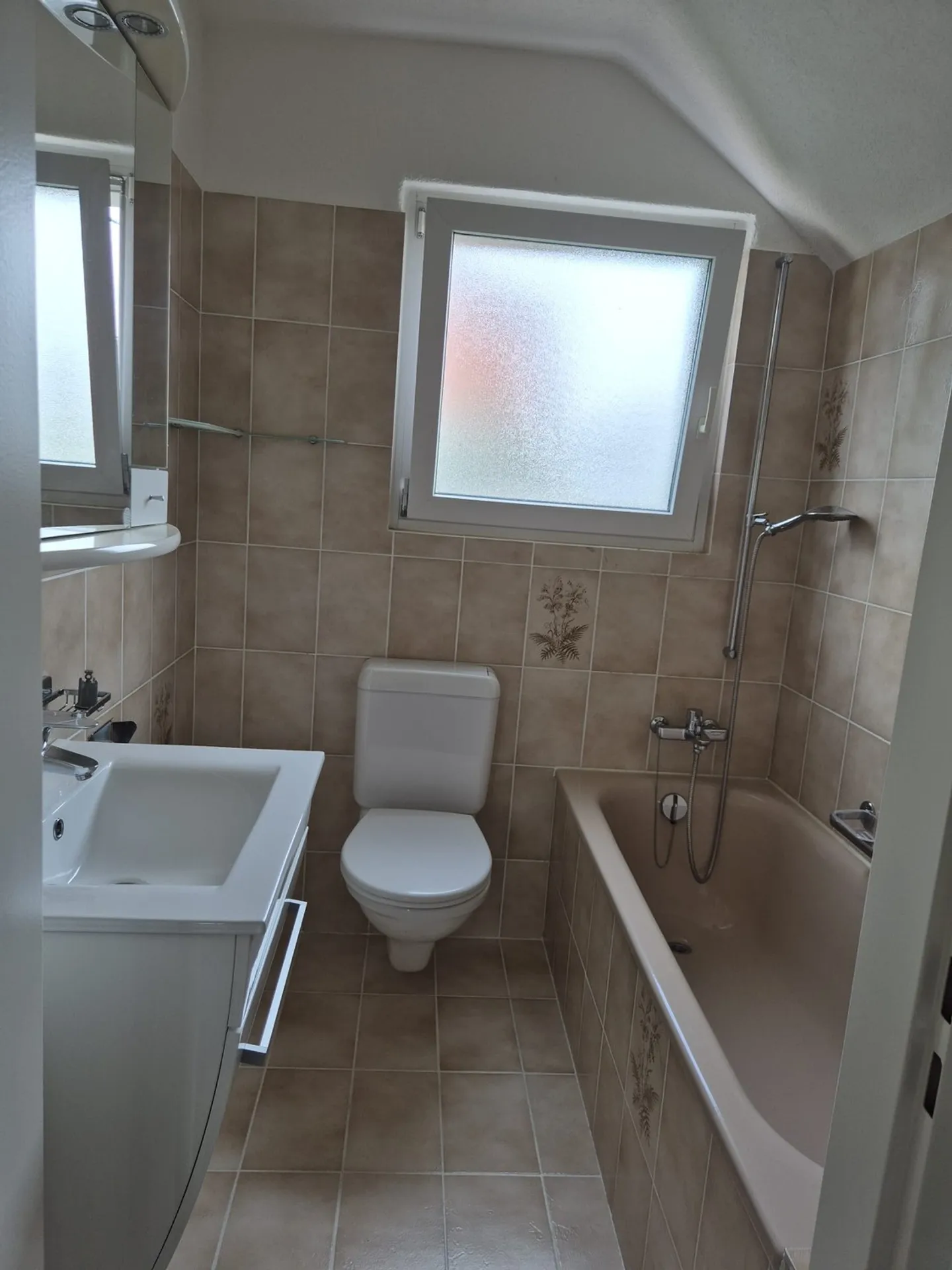 Rent a 4 rooms single house in Zürich - Photo 8 of 8