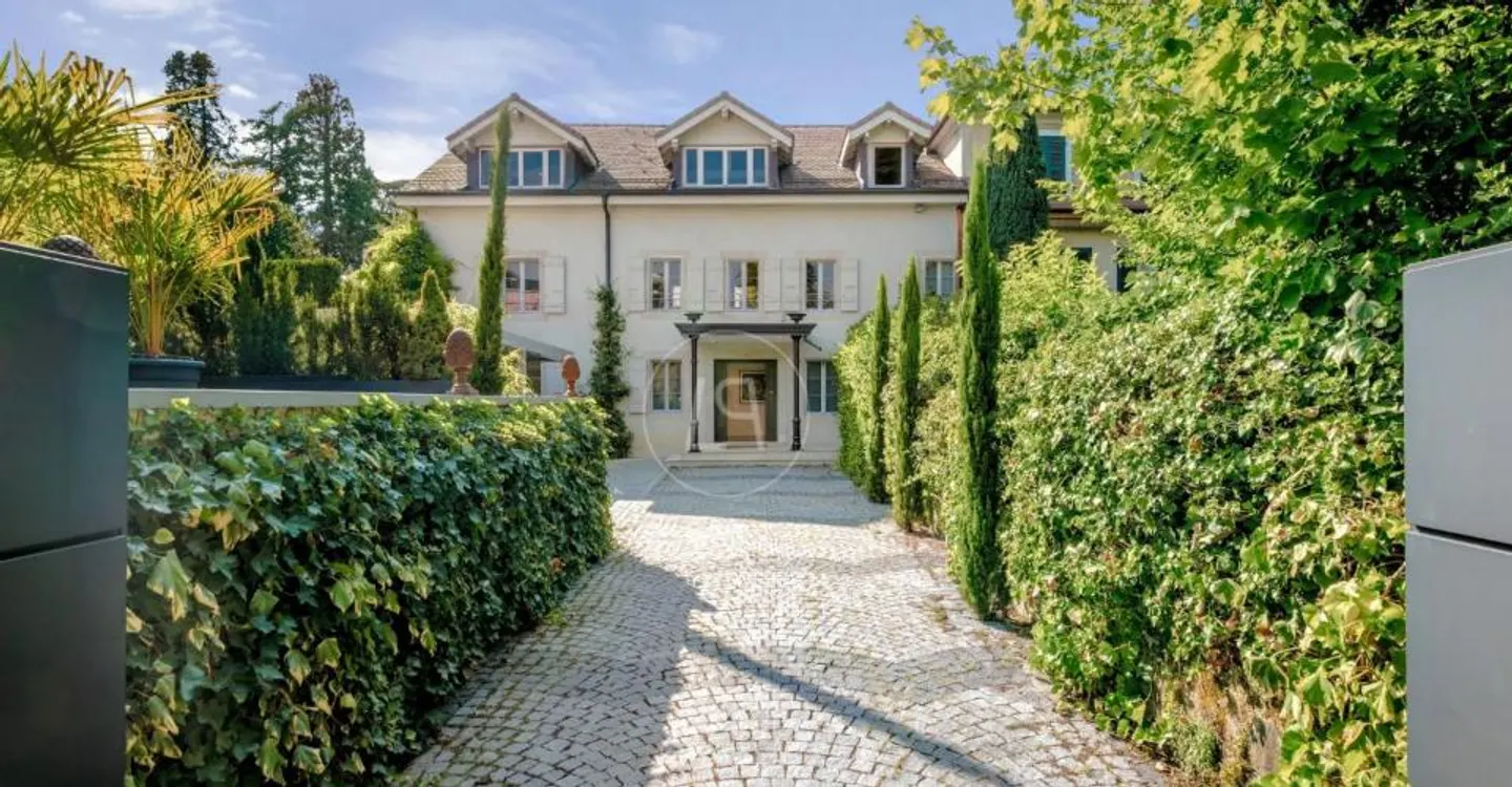 Elegant character home in a green setting? Bellevue, Riv - Photo 2 of 13