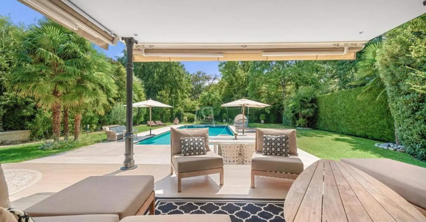 Elegant character home in a green setting? Bellevue, Riv - Photo 4 of 13