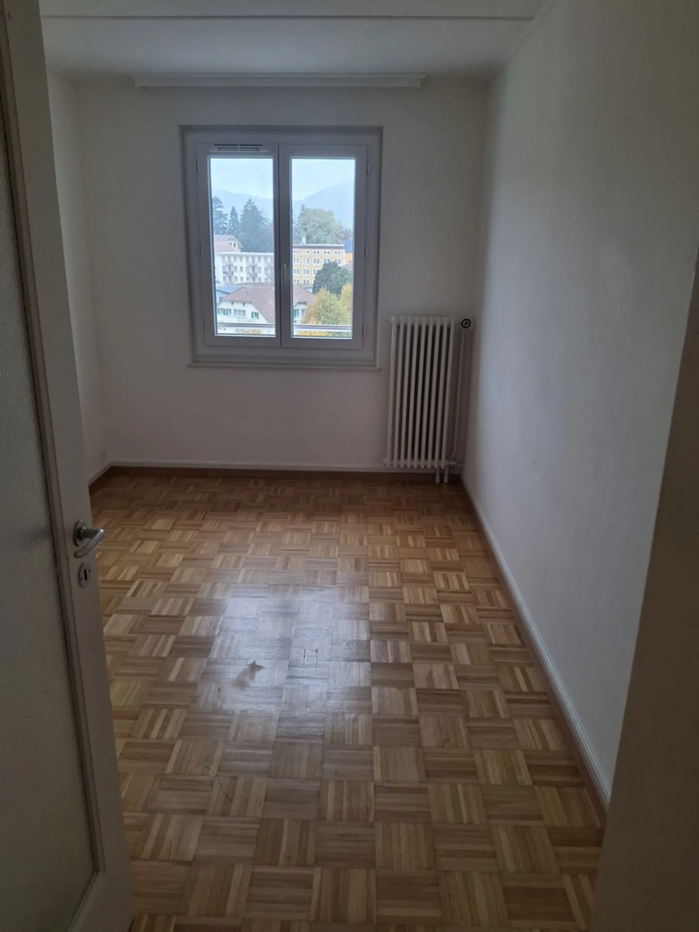 Apartment for rent - Photo 4 of 6
